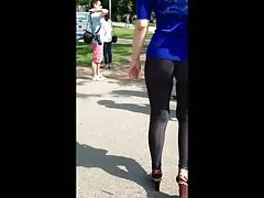 Min hora be om allmänhetens uppmärksamhet i hennes snäva legging