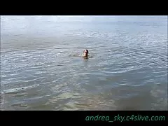 Mager doppning på en park-andrea sky