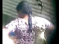 Desi indiska aunty tar bad dolda cam