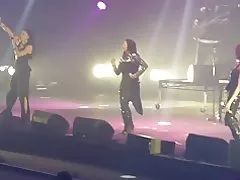 Mogna ebenholts damer höga klackar stövlar en vogue grepp om live