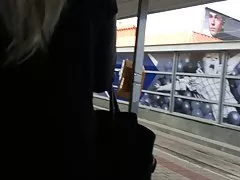 Cum bakom flickor i offentliga 07