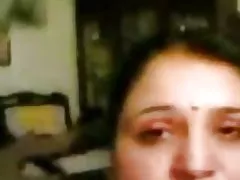 Priya aunty visar hennes tillgångar