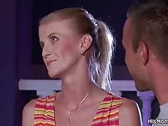 Hårig fitta mogna och teen lesbisk