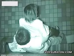 Sen natt utomhus kön par
