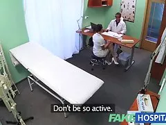 FakeHospital sexig ny sjuksköterska gillar arbeta för hennes nya boss