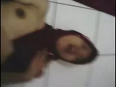 Indonesiska flicka hijab-striptease 2